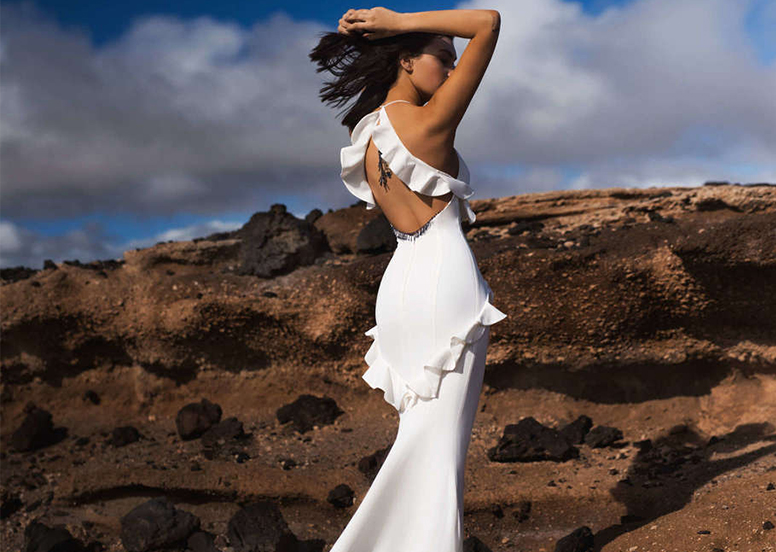 How to choose a shade of white for a wedding dress