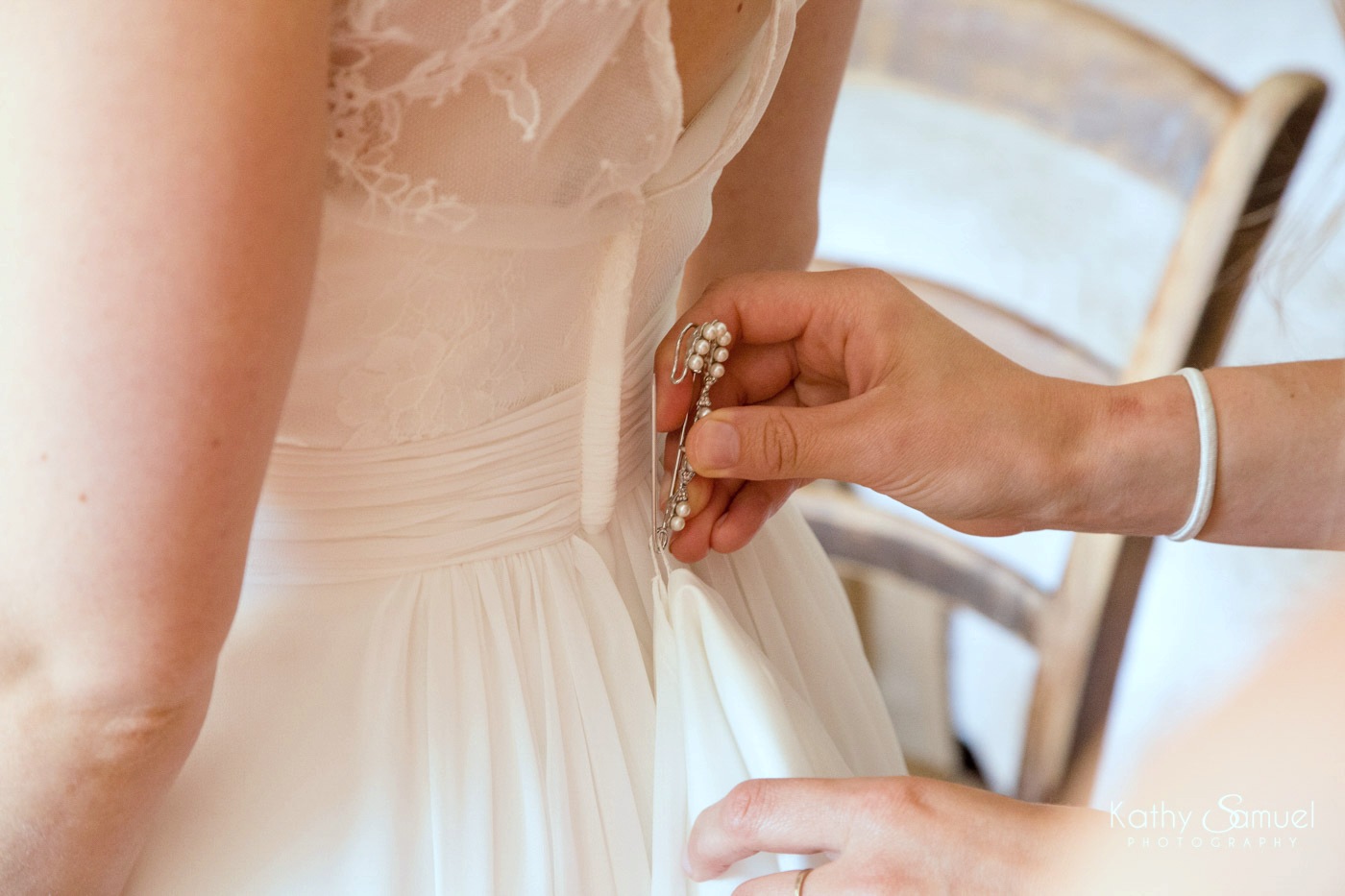 Wedding dress train pin